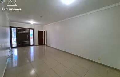 Imagem: A casa em condomínio possui 4 Dormitórios, 3 Banheiros, 3