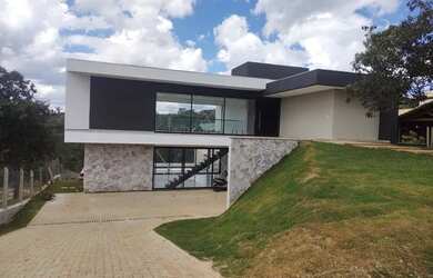 Imagem: A casa em condomínio à venda possui 4 Dormitórios, 4 Banheiros