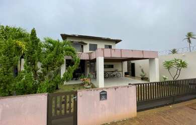 Imagem: A casa em condomínio possui 4 Dormitórios, 2 Banheiros, 2