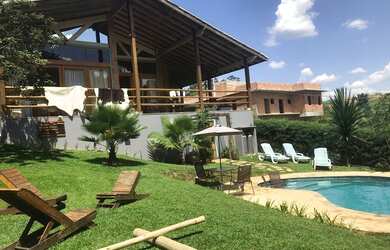 Imagem: A casa em condomínio possui 4 Dormitórios, 5 Banheiros, 3