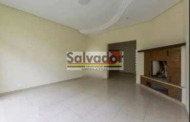 Imagem: A casa possui 3 Dormitórios, 3 Banheiros, 4 Vagas na garagem