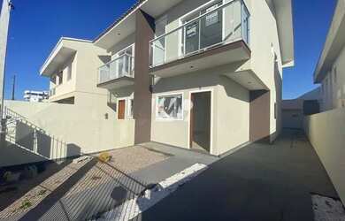 Imagem: A casa possui 3 Dormitórios, 2 Banheiros, 1 Vaga na garagem