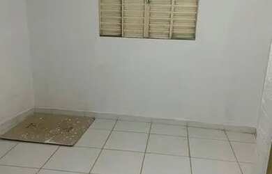 Imagem: A casa possui 2 Dormitórios, 1 Banheiro, 2 Vagas na garagem