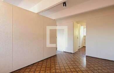 Imagem: O apartamento possui 3 Dormitórios, 1 Banheiro, 1 Vaga na garagem