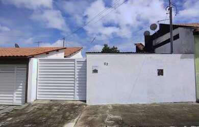 Imagem: A casa possui 2 Dormitórios, 1 Banheiro, 2 Vagas na garagem