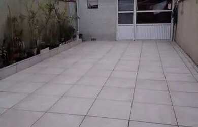 Imagem: A casa possui 3 Dormitórios, 3 Banheiros, 3 Vagas na garagem