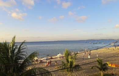 Imagem: A casa possui 3 Dormitórios, 3 Banheiros, 2 Vagas na garagem