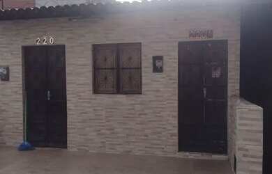 Imagem: A casa possui 2 Dormitórios e 1 Banheiro e está localizado