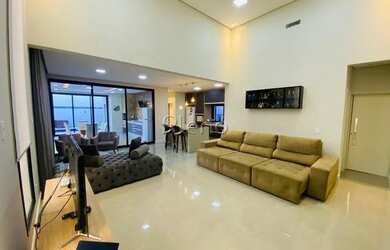 Imagem 3: Venda Casa com 200,00 metroQuadrado, 3 dormitório s , 4 vaga s . Swiss...