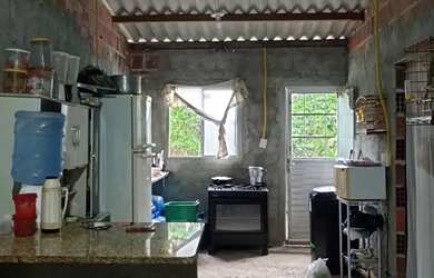 Imagem: A casa possui 2 Dormitórios, 2 Banheiros e está localizado