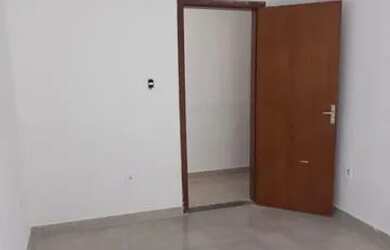 Imagem: A casa possui 2 Dormitórios, 1 Banheiro, 4 Vagas na garagem