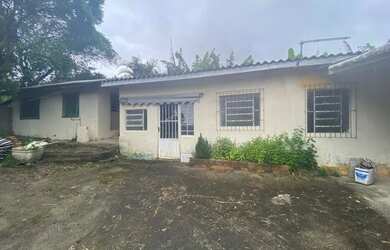 Imagem: A casa possui 5 Dormitórios, 1 Banheiro, 380m² de Área e