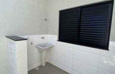 Imagem: A casa à venda possui 3 Dormitórios, 1 Banheiro, 2 Vagas na