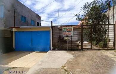 Imagem: A casa possui 2 Dormitórios, 1 Banheiro, 3 Vagas na garagem