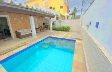 Imagem: A casa em condomínio possui 5 Dormitórios, 4 Banheiros, 3