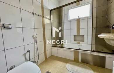 Imagem: A casa possui 4 Dormitórios, 3 Banheiros, 2 Vagas na garagem