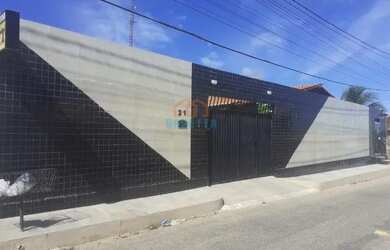 Imagem: A casa possui 5 Dormitórios, 5 Banheiros, 5 Vagas na garagem