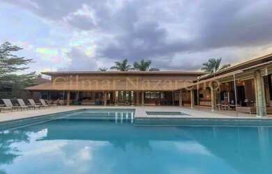 Imagem: A casa possui 5 Dormitórios, 5 Banheiros, 1.000m² de Área