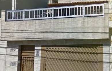 Imagem: A casa possui 5 Dormitórios, 4 Banheiros, 2 Vagas na garagem