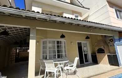 Imagem: A casa em condomínio possui 4 Dormitórios, 5 Banheiros, 2