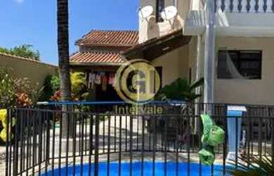 Imagem: A casa possui 4 Dormitórios, 3 Banheiros, 4 Vagas na garagem