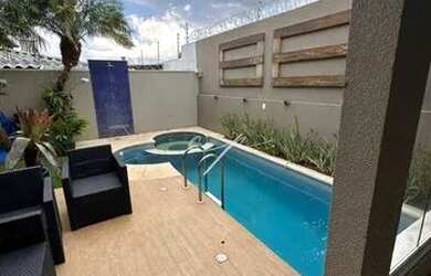 Imagem: A casa em condomínio possui 3 Dormitórios, 3 Banheiros, 4