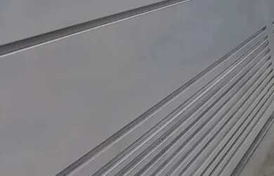 Imagem: A casa possui 3 Dormitórios, 2 Banheiros, 4 Vagas na garagem