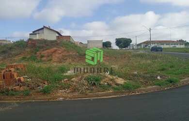 Imagem: O terreno possui 246m² de Área e está localizado em Patrocínio