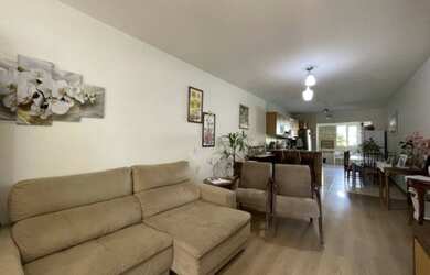 Imagem: A casa possui 2 Dormitórios, 2 Banheiros, 1 Vaga na garagem