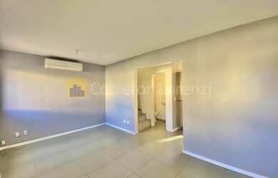 Imagem: A casa em condomínio possui 3 Dormitórios, 2 Banheiros, 2