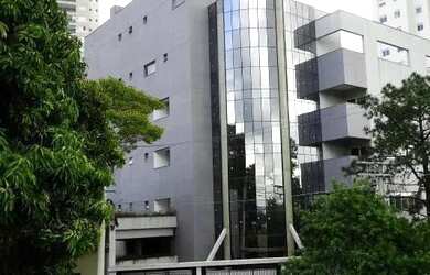 Imagem: O depósito possui 5 Vagas na garagem, 4.432m² de Área e