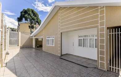 Imagem: A casa possui 3 Dormitórios, 2 Banheiros, 87m² de Área e