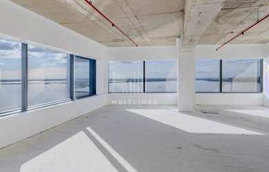 Imagem: O depósito possui 5 Vagas na garagem, 168m² de Área e está