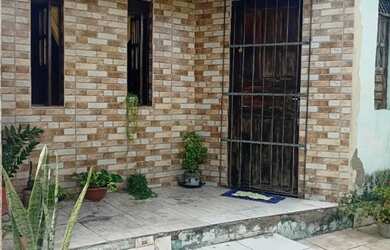 Imagem: A casa possui 2 Dormitórios, 2 Banheiros e 1 Vaga na garagem