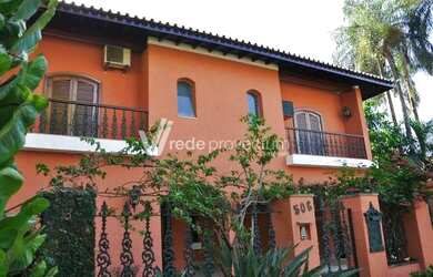 Imagem: A casa em condomínio possui 5 Dormitórios, 5 Banheiros, 4