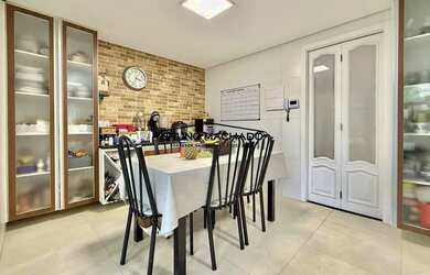 Imagem 7: Casa para Venda em Curitiba, Santa Cândida, 4 dormitórios, 1 suíte, 3 banheiros, 3 vagas