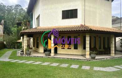 Imagem: A casa em condomínio possui 5 Dormitórios, 5 Banheiros, 5