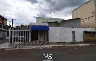 Imagem: A casa possui 2 Dormitórios, 2 Banheiros, 1 Vaga na garagem