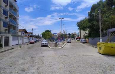 Imagem: O apartamento possui 3 Dormitórios, 1 Banheiro, 2 Vagas na