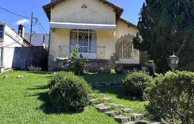 Imagem 3: Casa à venda com 1050,00m² e 4 quartos sendo 3 suítes, em Valparaíso, Petrópolis - RJ