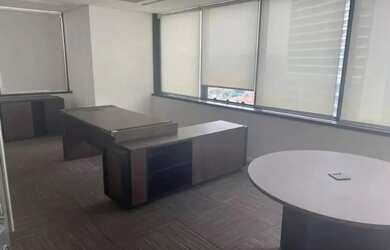 Imagem: O depósito possui 5 Vagas na garagem, 1550m² de Área e Imóvel