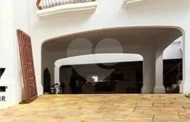 Imagem: A casa possui 5 Dormitórios, 5 Banheiros, 5 Vagas na garagem