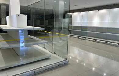 Imagem: O depósito possui 590m² de Área e está localizado em República