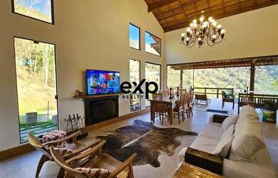 Imagem: A casa em condomínio possui 4 Dormitórios, 5 Banheiros, 4