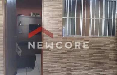 Imagem: A casa possui 3 Dormitórios, 2 Banheiros, 2 Vagas na garagem