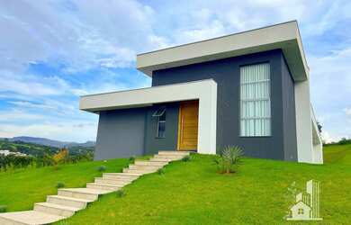 Imagem: A casa em condomínio possui 3 Dormitórios, 4 Banheiros, 4