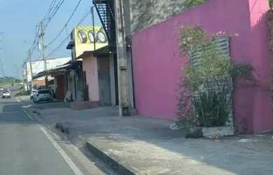 Imagem: A casa possui 3 Dormitórios, 1 Banheiro, 1 Vaga na garagem