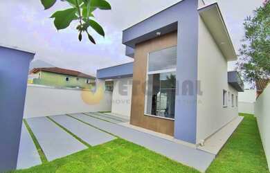 Imagem: A casa possui 3 Dormitórios, 1 Banheiro, 2 Vagas na garagem