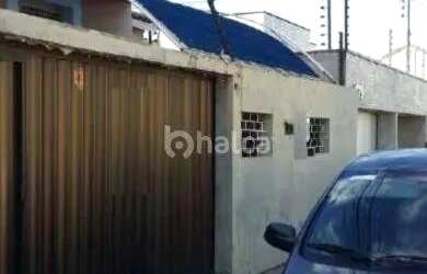 Imagem: A casa possui 3 Dormitórios, 1 Banheiro, 1 Vaga na garagem