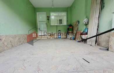 Imagem: A casa possui 2 Dormitórios, 2 Banheiros, 2 Vagas na garagem